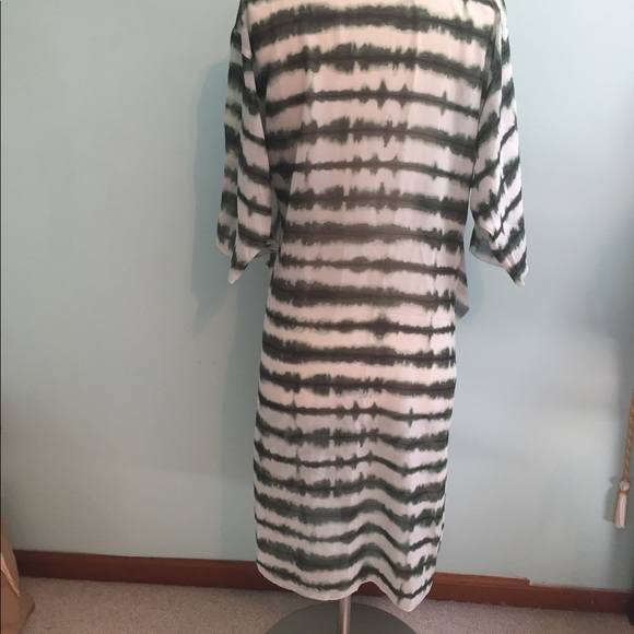 LulaRoe Shirley cover up - Picture 2 of 3